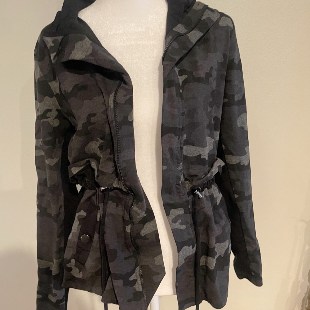 CAbi Women's Black Camouflage Utility Jacket - Picture 4 of 5